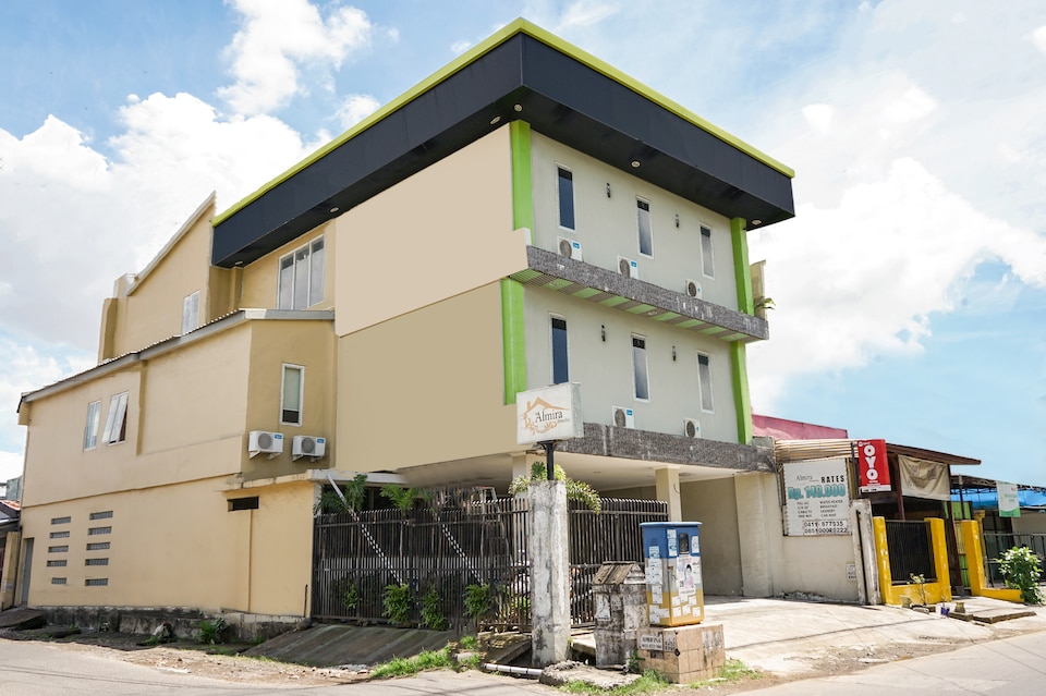 OYO 2849 Almira Homestay, Maricaya, Makassar