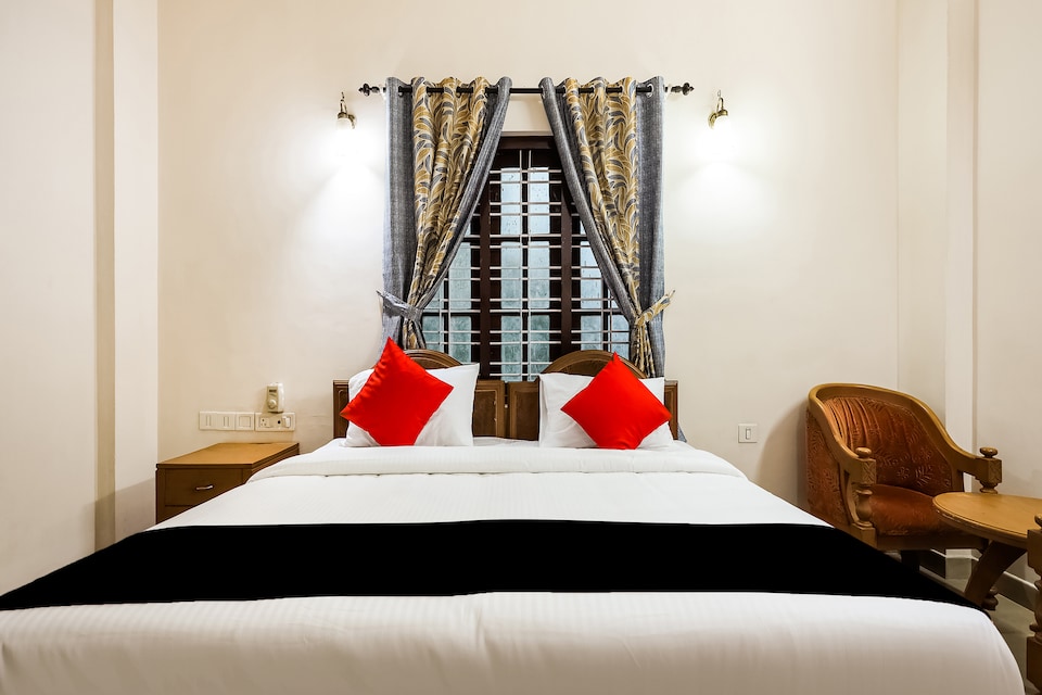 Capital O 69250 Hotel East International, Tinsukia, Tinsukia