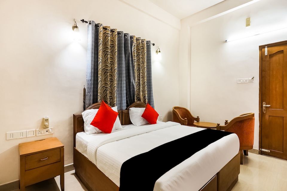 Capital O 69250 Hotel East International, Tinsukia, Tinsukia