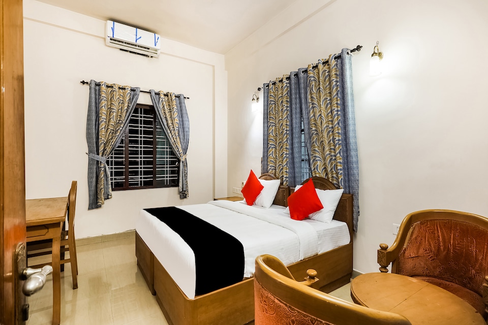 Capital O 69250 Hotel East International, Tinsukia, Tinsukia