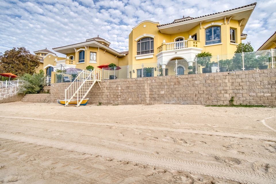 OYO 443 Home Villa 68 Frond K -5BR, Palm Jumeirah Dubai, Dubai