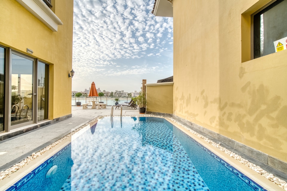 OYO 443 Home Villa 68 Frond K -5BR, Palm Jumeirah Dubai, Dubai