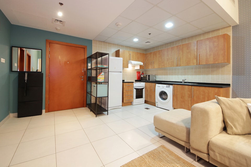 OYO 457 Home Marina View Tower, 1BHK, Dubai Marina, Dubai