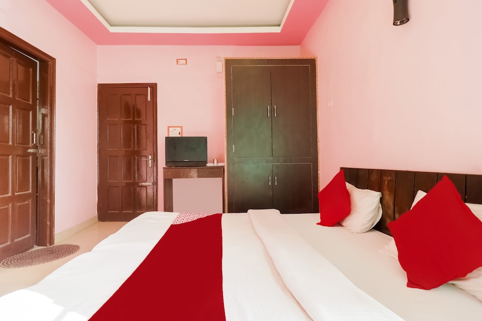OYO 69304 Hotel The Cocoon, Rohtak, Rohtak