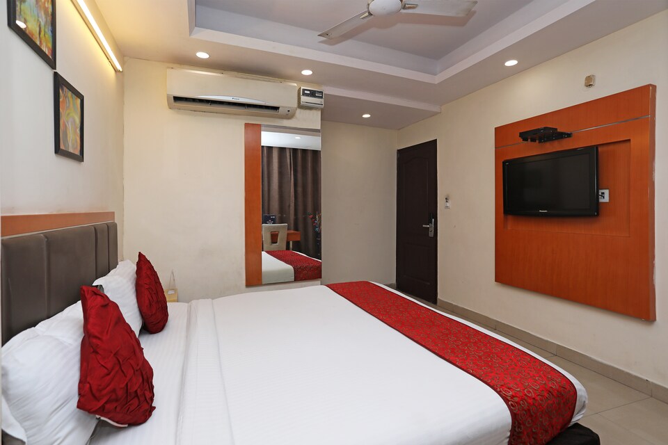 OYO 5696 R Continental, Paharganj Delhi, Delhi