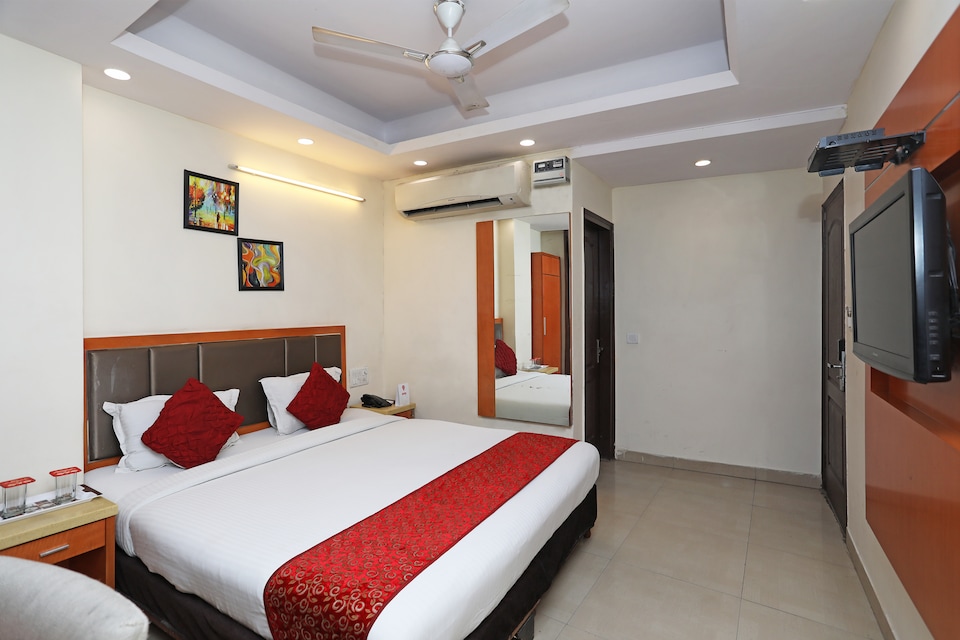 OYO 5696 R Continental, Paharganj Delhi, Delhi