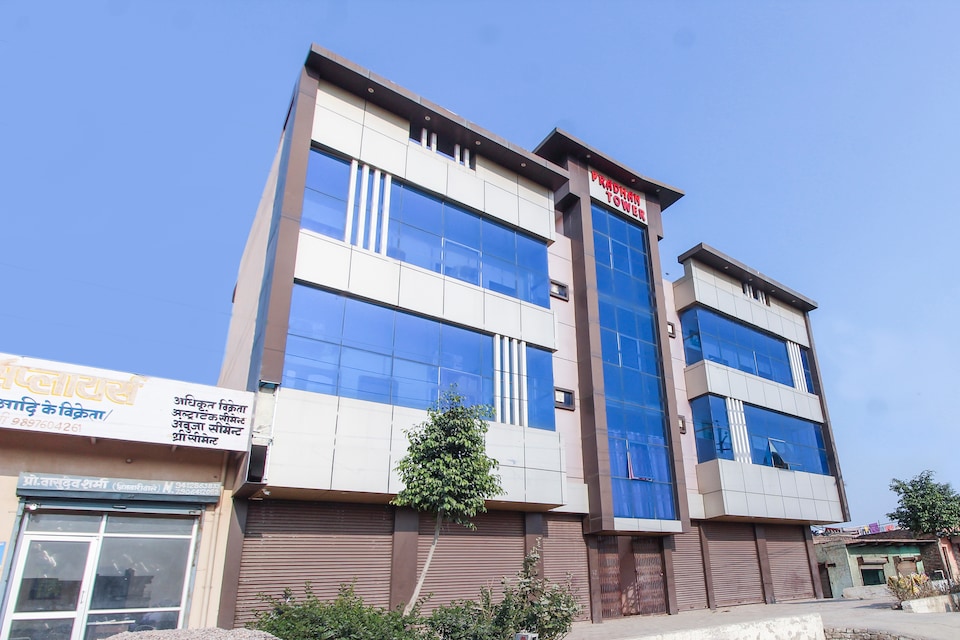 OYO 69341 Hemraj, G L A University Vrindavan, Vrindavan