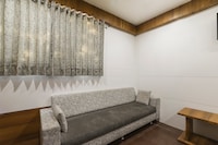 OYO 69353 Hotel Madhav Villa