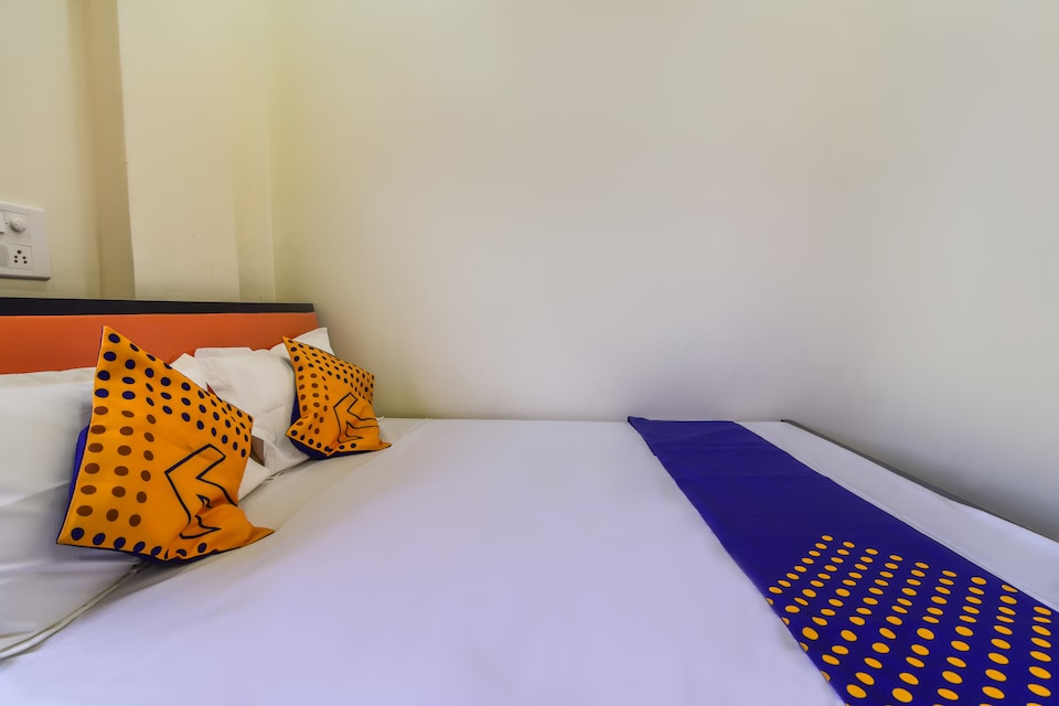 SPOT ON 69370 Pratik Lodging, Satara, Satara