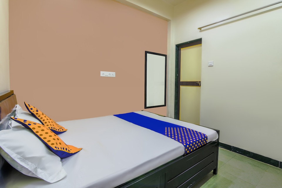 SPOT ON 69370 Pratik Lodging, Satara, Satara