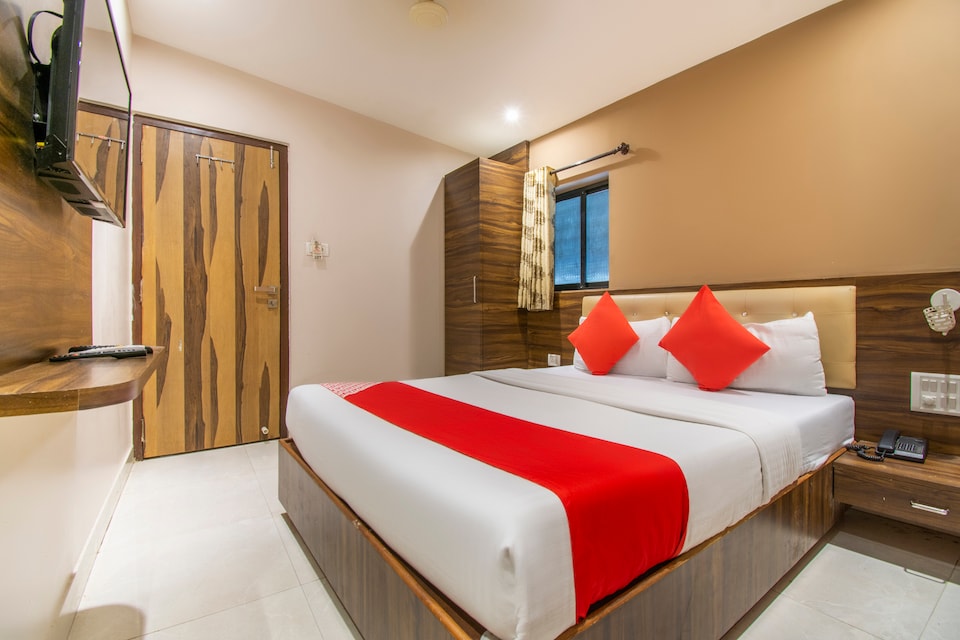 OYO 69377 Hotel Ruby, Mumbai Dadar-Worli-Parel, Mumbai