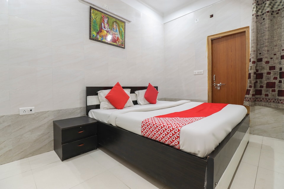 OYO 69378 Trilok Dham, Prem Mandir Vrindavan, Vrindavan