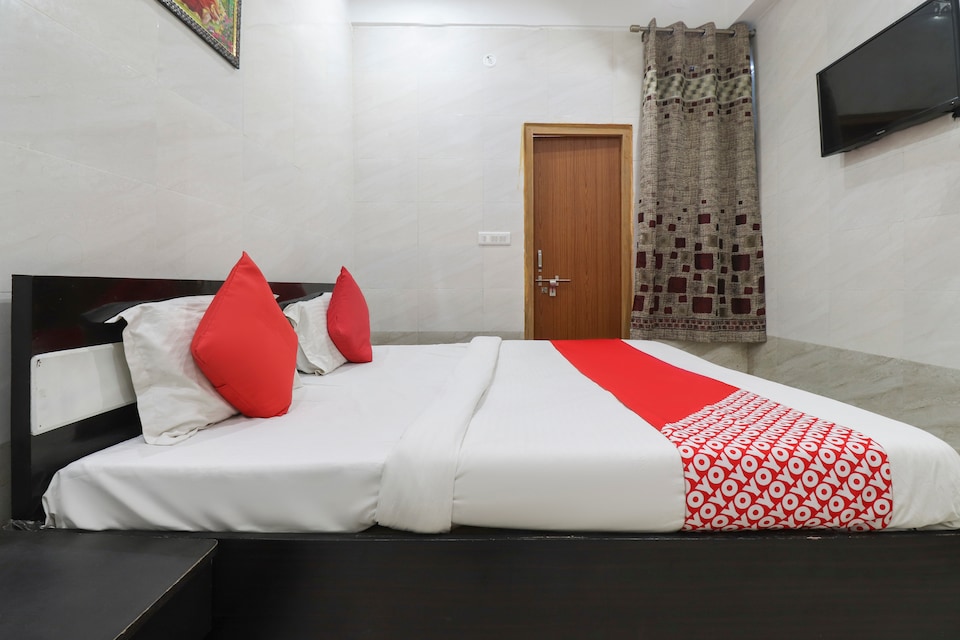 OYO 69378 Trilok Dham, Prem Mandir Vrindavan, Vrindavan