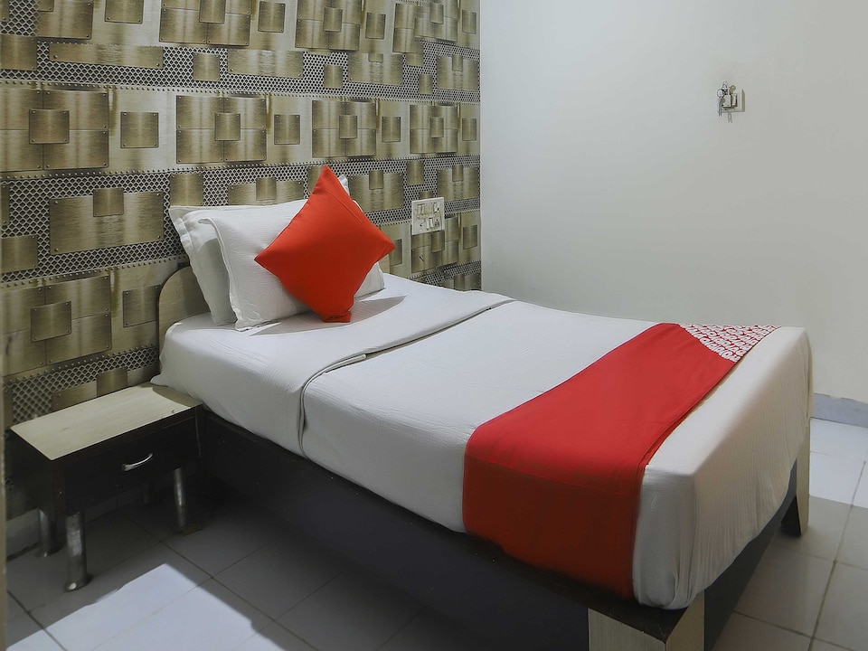 OYO Flagship Hotel City Pulse, Kankaria-Maninagar Ahmedabad, Ahmedabad