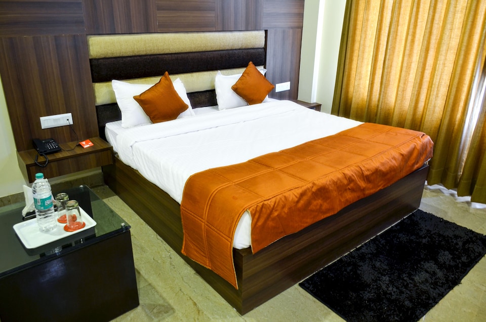 OYO 5710 The Majestic Crown Hotel, Zirakpur, Zirakpur