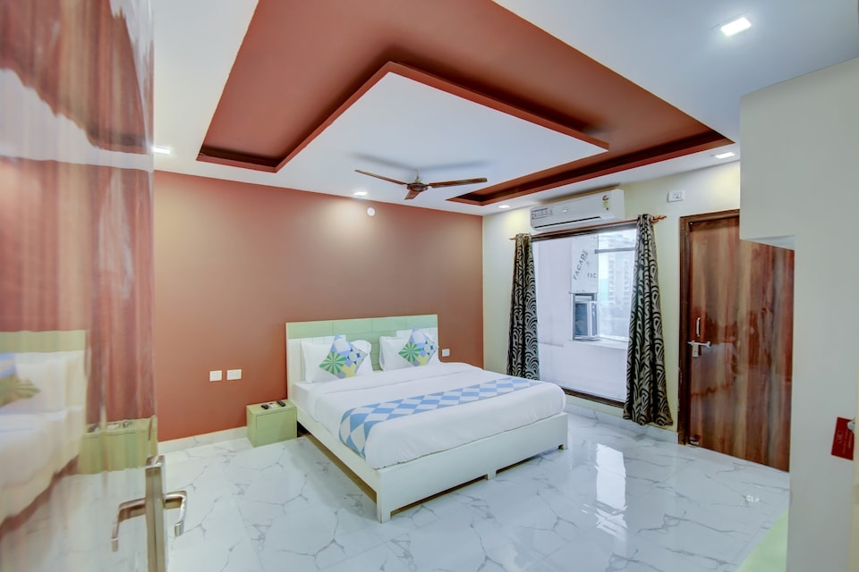OYO 69446 Home Shri Drona Homestay, Noida City Metro, Noida