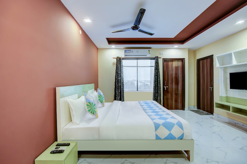 OYO 69446 Home Shri Drona Homestay, Noida City Metro, Noida