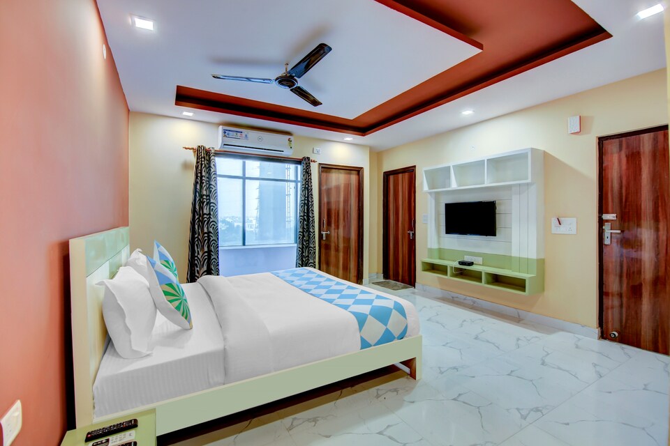 OYO 69446 Home Shri Drona Homestay, Noida City Metro, Noida