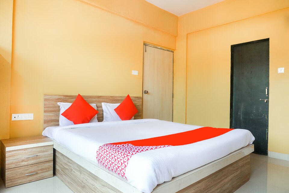 OYO 69466 Hotel Vishwa Sanskruti, Dapoli city centre, Dapoli