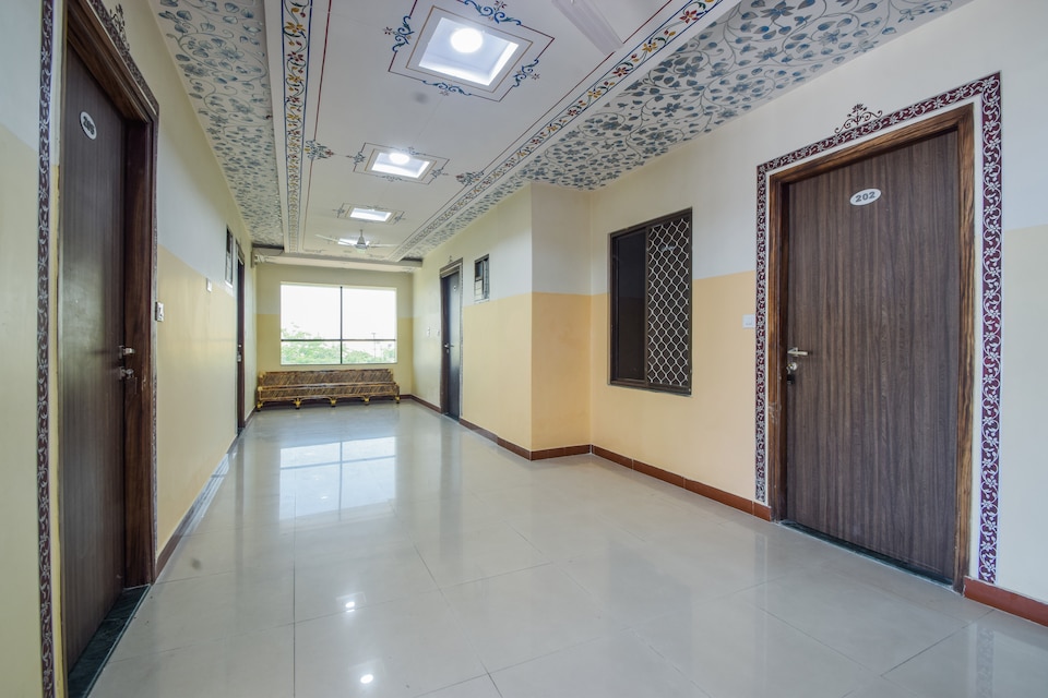 OYO 5715 Hotel King Mansion, Udaipur North, Udaipur