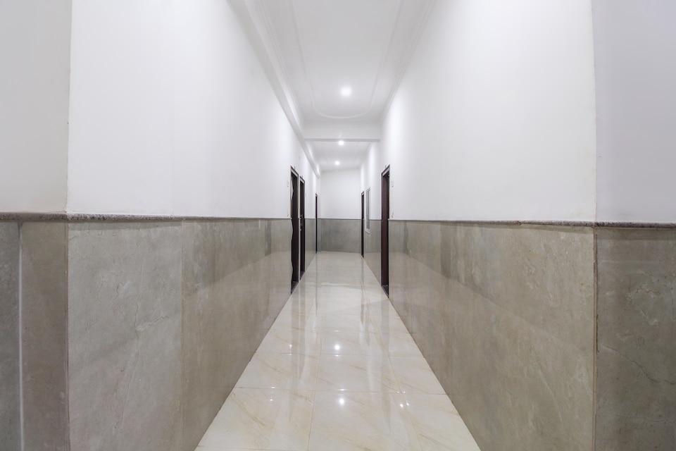 OYO 69498 Hotel Divine, Banke Bihari Mandir Vrindavan, Vrindavan