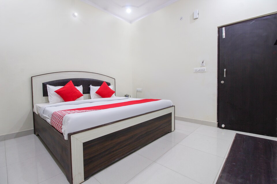 OYO 69498 Hotel Divine, Banke Bihari Mandir Vrindavan, Vrindavan