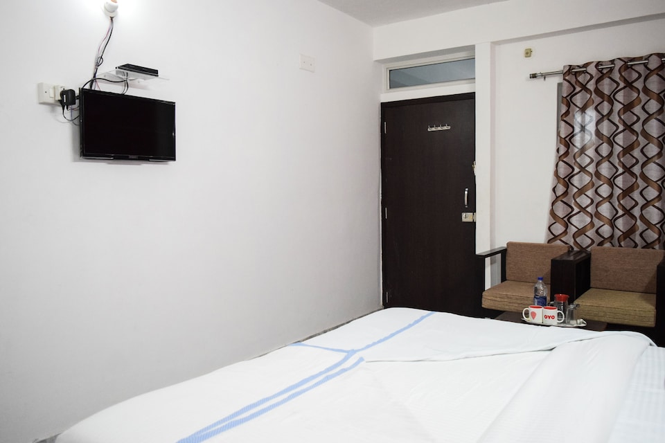 OYO 5717 Hotel Alpine, Udaipur North, Udaipur