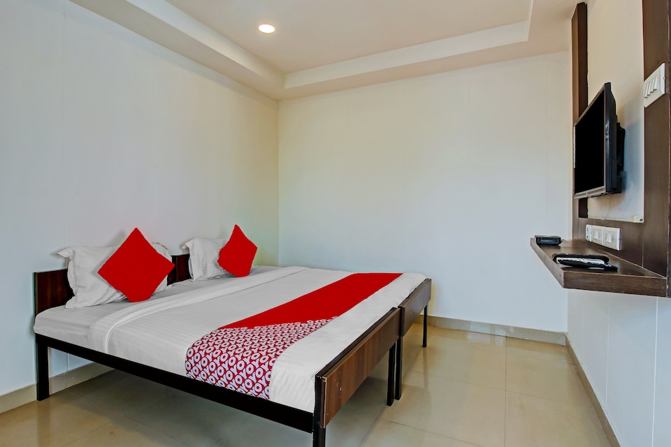 OYO Flagship 69518 Blue Dawn Dlf, Gachibowli, Hyderabad