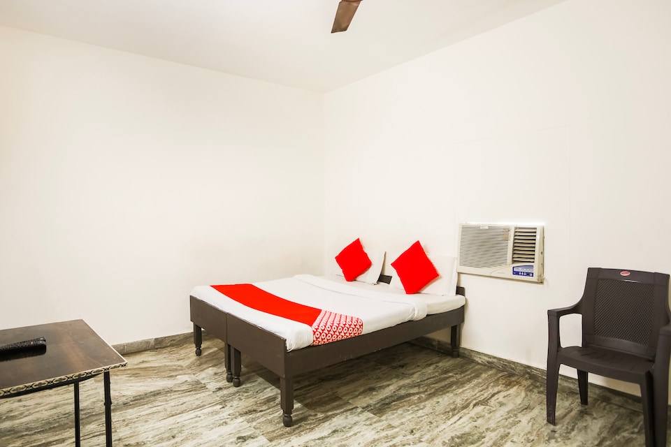 OYO Smart Inn Near Dilli Haat INA, AIIMS Delhi, Delhi