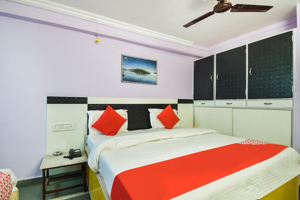 OYO Hotel New Mahesh Inn, C Scheme Jaipur, Jaipur