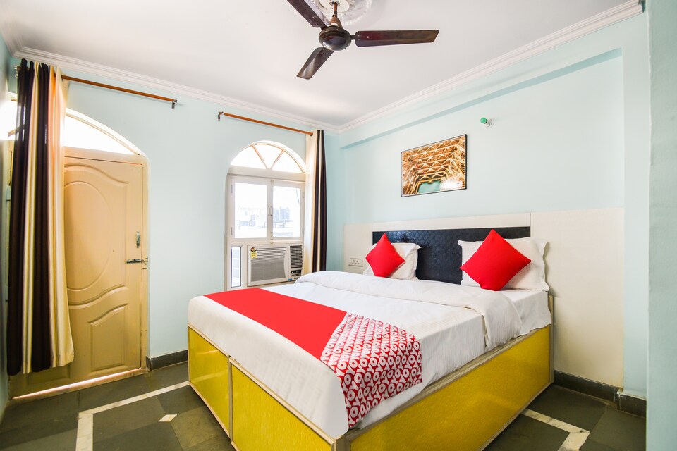 OYO Hotel New Mahesh Inn, C Scheme Jaipur, जयपुर