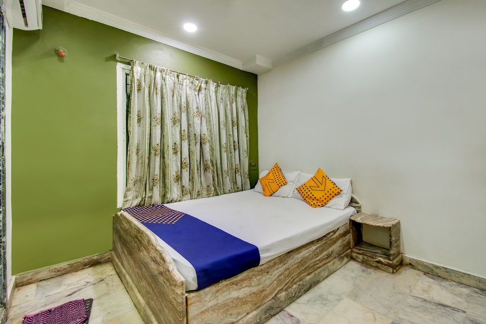 Live under vij250, Governorpet Vijayawada, Vijayawada