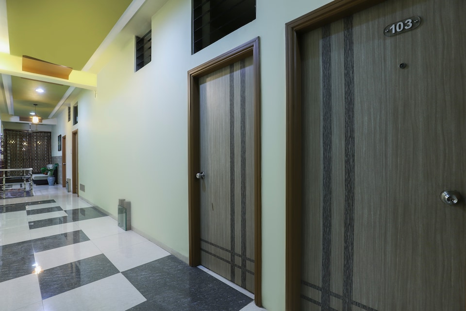 OYO 69568 Hotel Ronak Royal, Porbandar, Porbandar