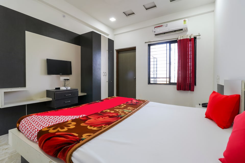 OYO 69594 Raj Palace & Lodge , Tuljapur, Osmanabad