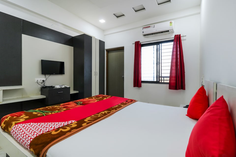 OYO 69594 Raj Palace & Lodge , Tuljapur, Osmanabad
