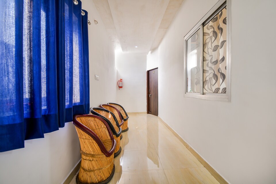 OYO 69603 Hotel Livin Hub, Jaipur Airport, Jaipur