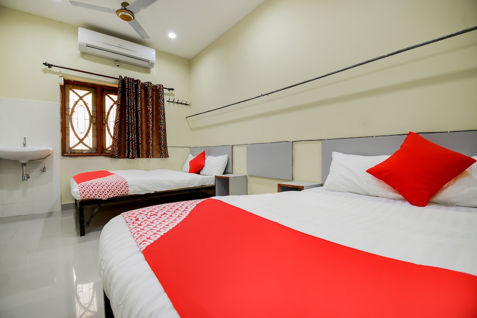 OYO 69608 Vishwakarma Niwas Service Apartment, Airport Wardha Road, Nagpur