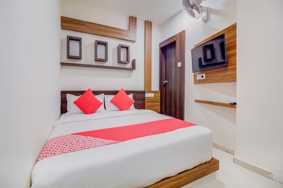 OYO Hotel Diamond Near Chhatrapati Shivaji International Airport, Mumbai BKC, Mumbai