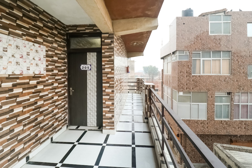 OYO 69662 Hotel Yuvraj, Airport-Dwarka Delhi, Delhi