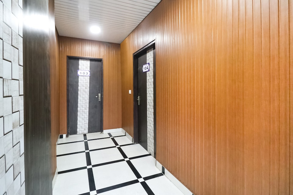 OYO 69662 Hotel Yuvraj, Airport-Dwarka Delhi, Delhi