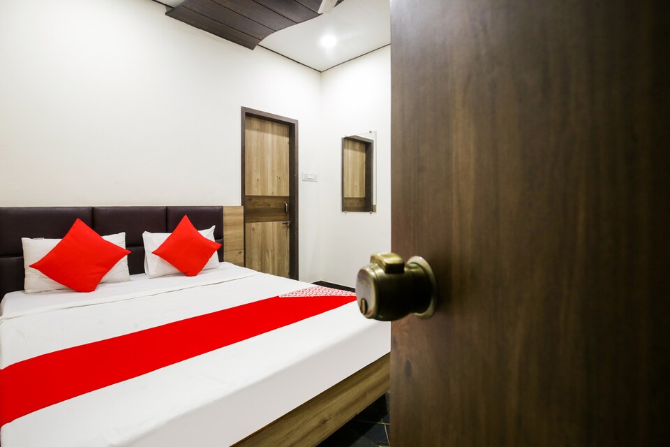 Flagship 69701 Hotel Vedanta Inn, Sitabuldi Nagpur, Nagpur