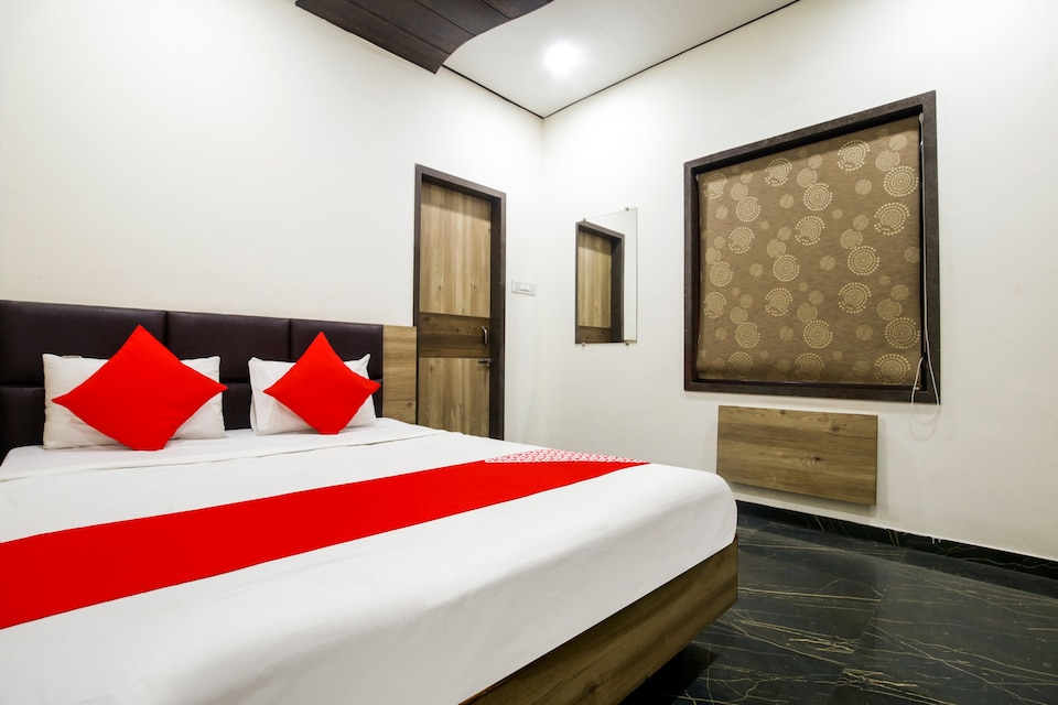 Flagship 69701 Hotel Vedanta Inn, Sitabuldi Nagpur, Nagpur