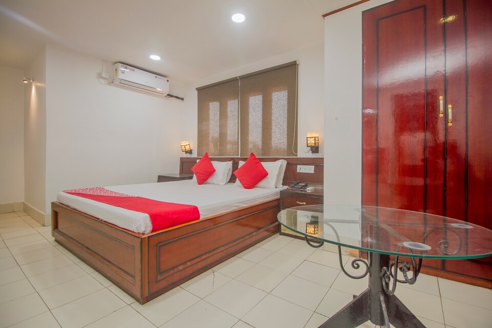 OYO 69732 Hotel Green Leaf Lodge And Restaurant, Binnaguri, Jalpaiguri