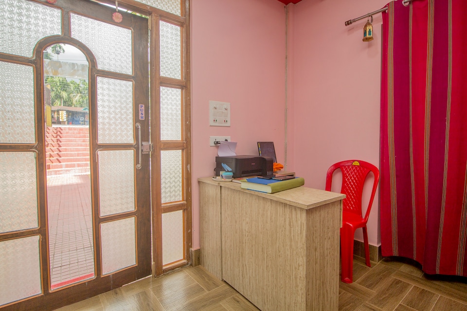 OYO 69732 Hotel Green Leaf Lodge And Restaurant, Binnaguri, Jalpaiguri