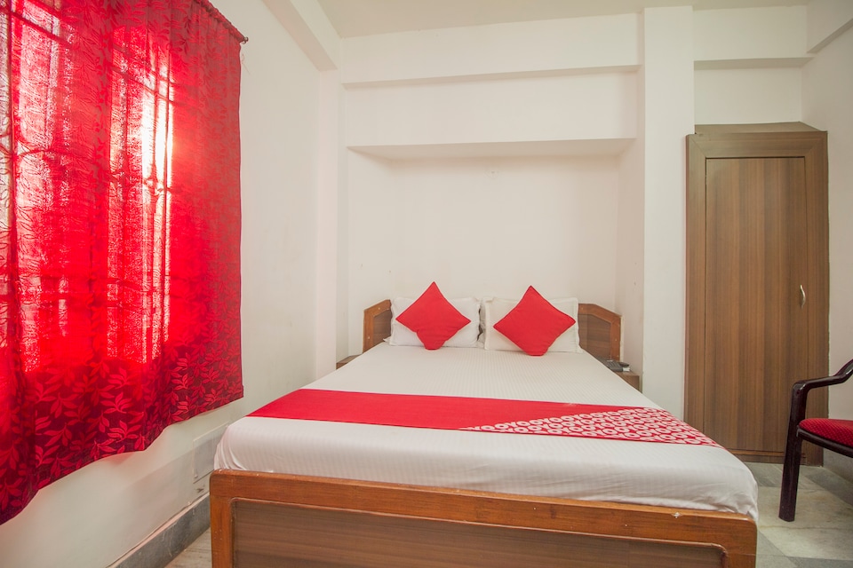 OYO 69732 Hotel Green Leaf Lodge And Restaurant, Binnaguri, Jalpaiguri