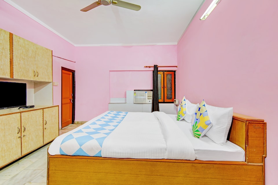 OYO Home 69740 Family Suite Laxman Chowk, GMS Road Dehradun, Dehradun