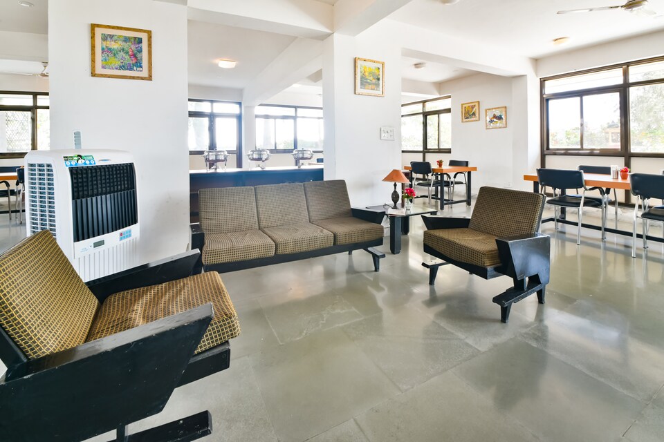 OYO 69770 Snp House Airport Hotel & Restaurant, Airport Udaipur, Udaipur