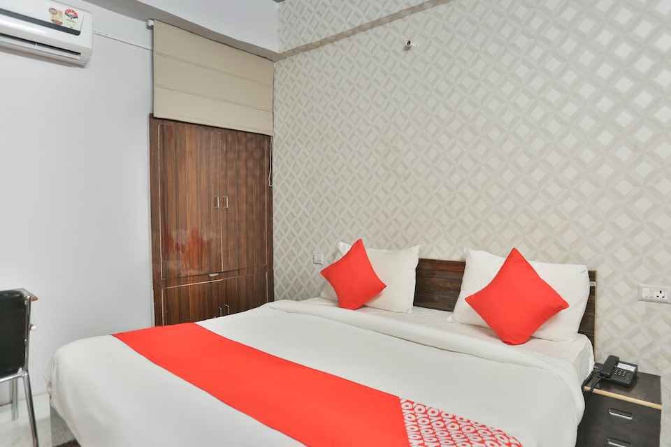 OYO 69772 Hotel Rbs, Greater Noida, Noida