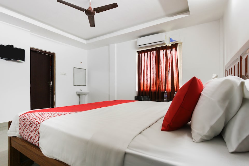 OYO 69782 Hotel Dhakshyani, Hospet, Hospet