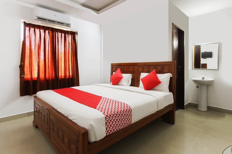 OYO 69782 Hotel Dhakshyani, Hospet, Hospet
